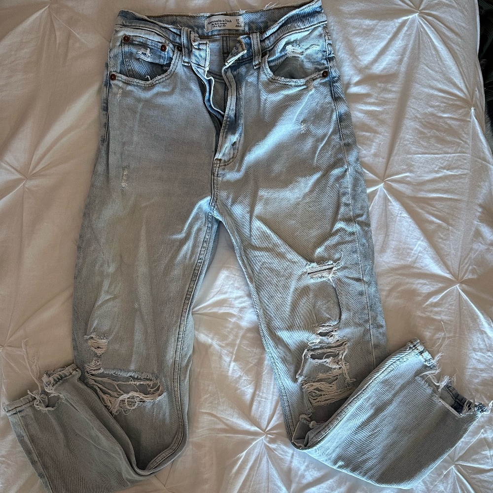 Abercrombie & Fitch Ankle Straight Ultra High Rise Distressed Jeans - Size 4